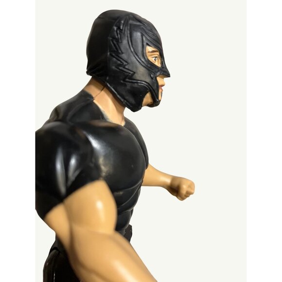 WWE Wrestling 2005 Rey Mysterio Action Figure By JAKKS Pacific - Picture 13 of 15